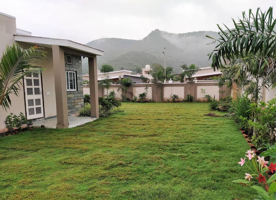 Nine Hill Villa - 2Bhk Private Villa With Pool Удайпур Екстериор снимка