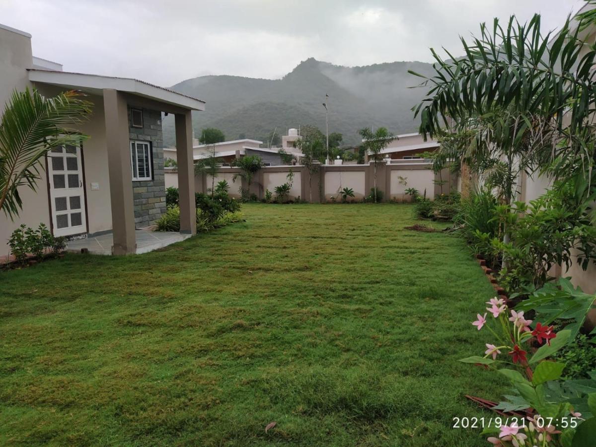 Nine Hill Villa - 2Bhk Private Villa With Pool Удайпур Екстериор снимка